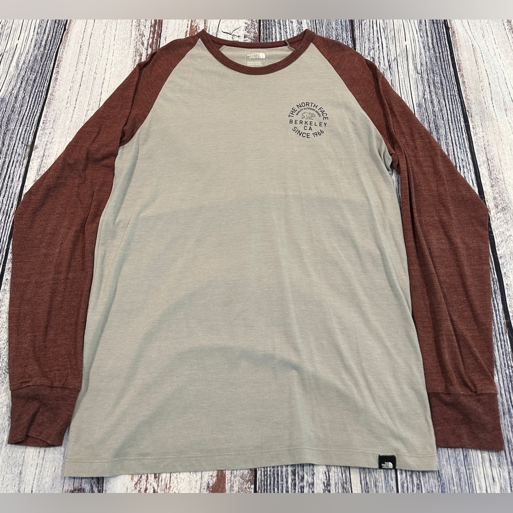 The North Face Men’s Long Sleeve Standard Fit Baseball Tshirt Sz M pullover